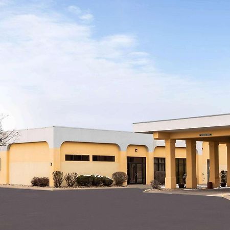 La Quinta Inn By Wyndham Davenport & Conference Center Экстерьер фото