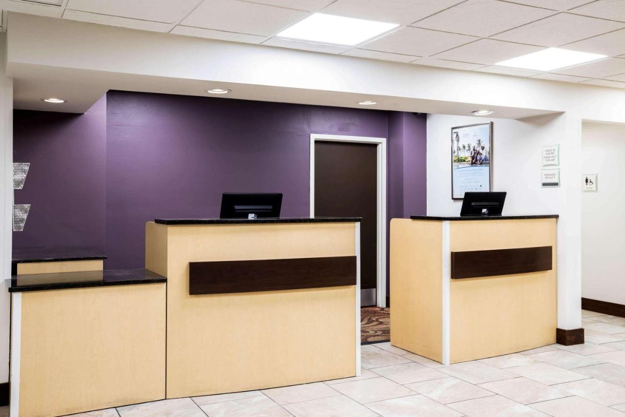 La Quinta Inn By Wyndham Davenport & Conference Center Экстерьер фото