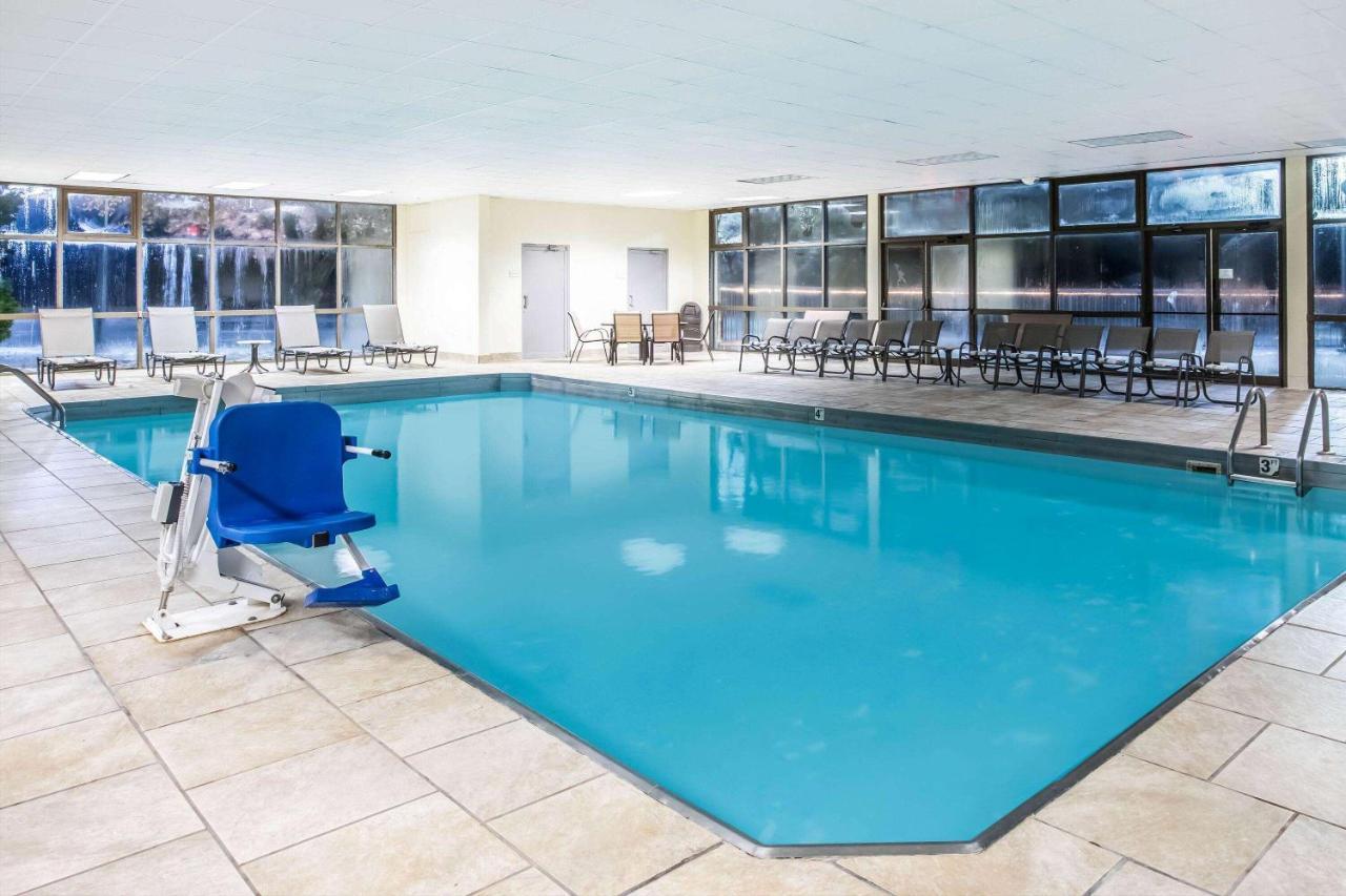 La Quinta Inn By Wyndham Davenport & Conference Center Экстерьер фото