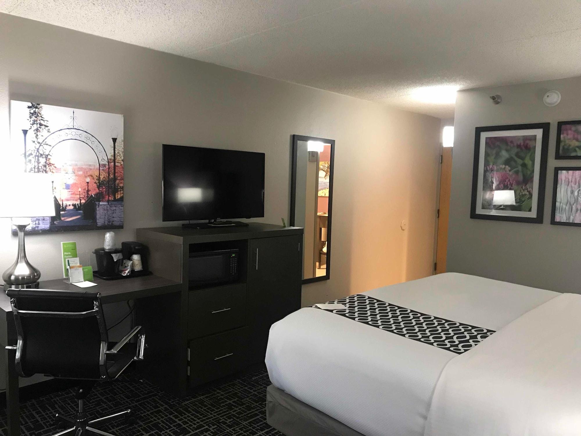 La Quinta Inn By Wyndham Davenport & Conference Center Экстерьер фото