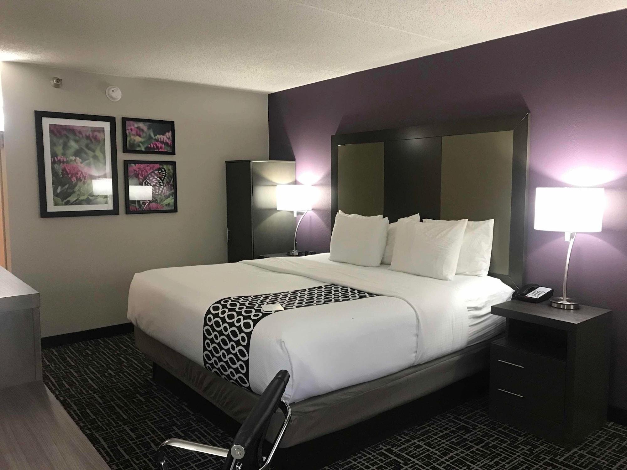 La Quinta Inn By Wyndham Davenport & Conference Center Экстерьер фото
