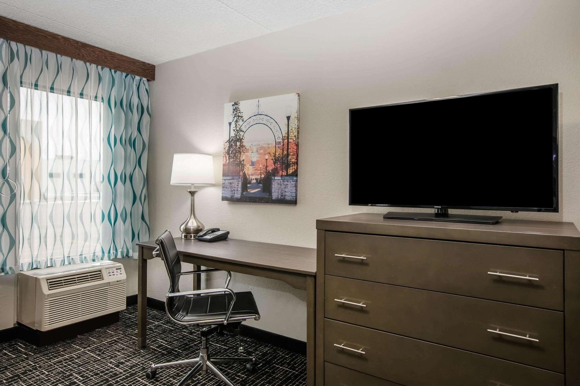 La Quinta Inn By Wyndham Davenport & Conference Center Экстерьер фото