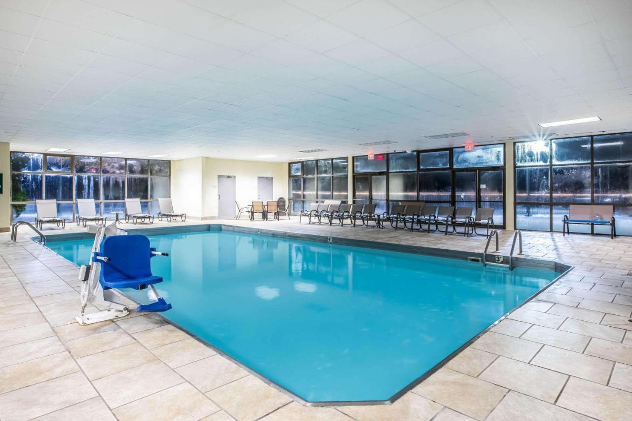 La Quinta Inn By Wyndham Davenport & Conference Center Экстерьер фото